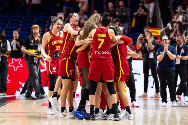 spanische Mannschaft jubelt Jubel nach Sieg Spielende, GER, Australien vs. Spanien, Basketball, FIBA Women s World Cup 2026, Viertelfinale, 10.09.2026 GER, Australien vs. Spanien, Basketball, FIBA Women s World Cup 2026, Viertelfinale, 10.09.2026 Berlin Copyright: xEibner-Pressefoto MaxxVincenx EP_MVN