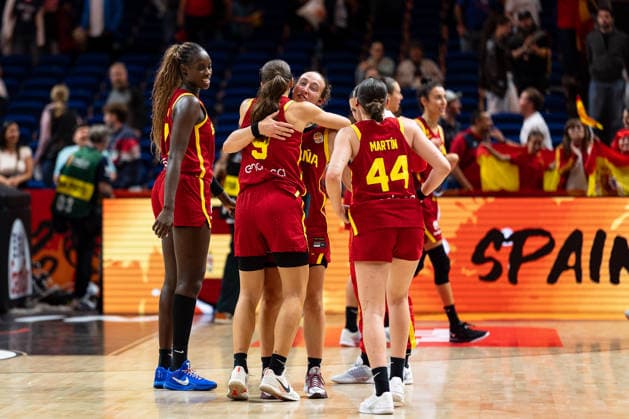 spanische Mannschaft jubelt Jubel nach Sieg Spielende, Awa Fam (Spanien, 11), Helena Pueyo (Spanien, 09), Alicia Florez (Spanien, 18), Iyana Martin (Spanien, 44), GER, Australien vs. Spanien, Basketball, FIBA Women s World Cup 2026, Viertelfinale, 10.09.2026 GER, Australien vs. Spanien, Basketball, FIBA Women s World Cup 2026, Viertelfinale, 10.09.2026 Berlin Copyright: xEibner-Pressefoto MaxxVincenx EP_MVN