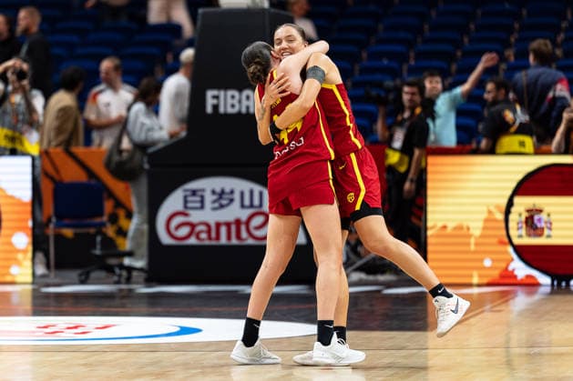 Helena Pueyo (Spanien, 09) und Iyana Martin (Spanien, 44) jubelt Jubel nach Sieg Spielende, GER, Australien vs. Spanien, Basketball, FIBA Women s World Cup 2026, Viertelfinale, 10.09.2026 GER, Australien vs. Spanien, Basketball, FIBA Women s World Cup 2026, Viertelfinale, 10.09.2026 Berlin Copyright: xEibner-Pressefoto MaxxVincenx EP_MVN