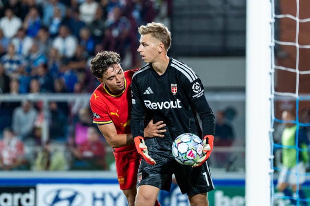 Fussball, Italien: UEFA Champions League, 1. Spieltag: Como 1907 vs. RB Leipzig, Donnerstag, 10.09.2026 (Stadio Giuseppe Sinigaglia, Como); Neil El Aynaoui (21, RB Leipzig) holt sich den Ball nach dem Tor von Andrija MaksimoviÄ‡, Andrija Maksimovic (30, RB Leipzig) zum 1:3 aus RB Leipzig Sicht Copyright: xValentinxDomgjonix