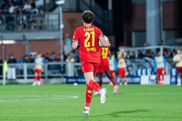 Fussball, Italien: UEFA Champions League, 1. Spieltag: Como 1907 vs. RB Leipzig, Donnerstag, 10.09.2026 (Stadio Giuseppe Sinigaglia, Como); Neil El Aynaoui (21, RB Leipzig) holt sich den Ball nach dem Tor von Andrija MaksimoviÄ‡, Andrija Maksimovic (30, RB Leipzig) zum 1:3 aus RB Leipzig Sicht Copyright: xValentinxDomgjonix