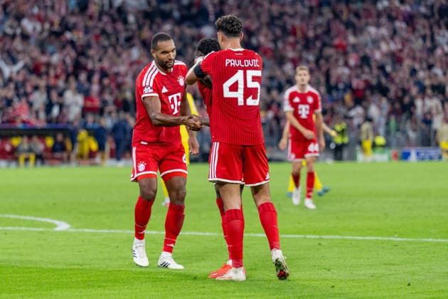 Jonathan Tah (FC Bayern Muenchen, 04) und Aleksandar Pavlovic (FC Bayern Muenchen, 45) bejubeln mit Alphonso Davies (FC Bayern Muenchen, 19) dessen Tor zum 3:0 GER, FC Bayern Muenchen vs. FK Bodo Glimt, Fussball, UEFA Champions League, Ligaphase, 1. Spieltag, Spielzeit 2026 2027, 10.09.2026 (DFL DFB REGULATIONS PROHIBIT ANY USE OF PHOTOGRAPHS as IMAGE SEQUENCES and or QUASI-VIDEO). Foto: HMB Media Heike Feiner Copyright: HMBxMedia HeikexFeiner