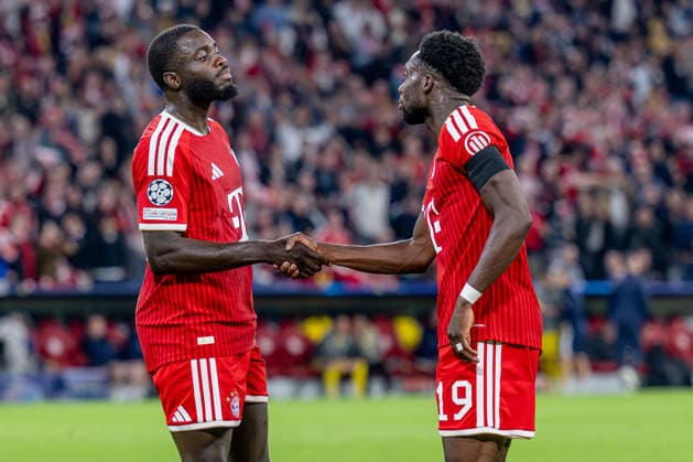 Offizielle Gratulation von Dayot Upamecano (FC Bayern Muenchen, 02) an Alphonso Davies (FC Bayern Muenchen, 19) zu dessem Tor zum 3:0 GER, FC Bayern Muenchen vs. FK Bodo Glimt, Fussball, UEFA Champions League, Ligaphase, 1. Spieltag, Spielzeit 2026 2027, 10.09.2026 (DFL DFB REGULATIONS PROHIBIT ANY USE OF PHOTOGRAPHS as IMAGE SEQUENCES and or QUASI-VIDEO). Foto: HMB Media Heike Feiner Copyright: HMBxMedia HeikexFeiner