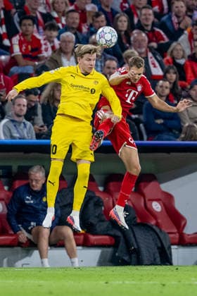 Kopfballduell von Jens Petter Hauge (FK Bodo Glimt, 10) mit Josip Stanisic (FC Bayern Muenchen, 44) GER, FC Bayern Muenchen vs. FK Bodo Glimt, Fussball, UEFA Champions League, Ligaphase, 1. Spieltag, Spielzeit 2026 2027, 10.09.2026 (DFL DFB REGULATIONS PROHIBIT ANY USE OF PHOTOGRAPHS as IMAGE SEQUENCES and or QUASI-VIDEO). Foto: HMB Media Heike Feiner Copyright: HMBxMedia HeikexFeiner