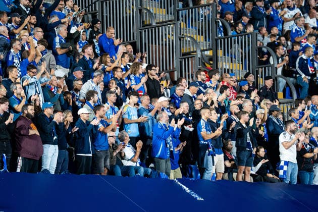 Fussball, Italien: UEFA Champions League, 1. Spieltag: Como 1907 vs. RB Leipzig, Donnerstag, 10.09.2026 (Stadio Giuseppe Sinigaglia, Como); Como 1907 Fans am applaudieren Copyright: xValentinxDomgjonix