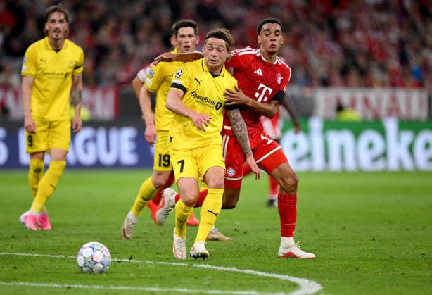 FUSSBALL CHAMPIONS LEAGUE SAISON 2026 2027 Vorrunde 1. Spieltag 10.09.2026 FC Bayern Muenchen - FK Bodoe Glimt Patrick Berg (li, FK Bodoe Glimt) gegen Jamal Musiala (re, FC Bayern Muenchen)