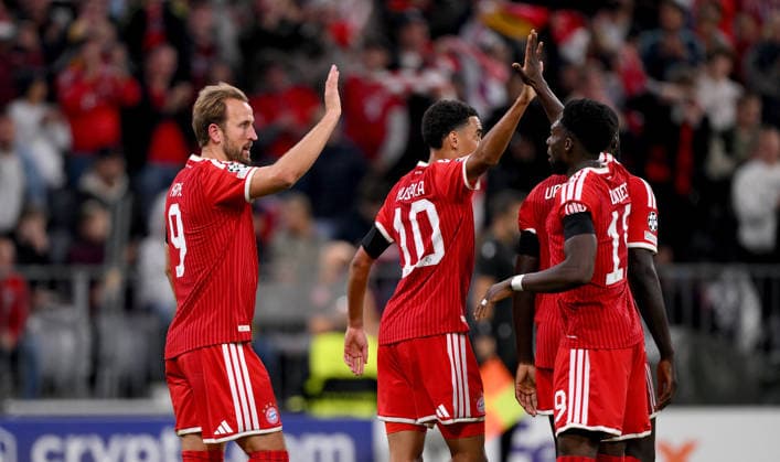 FUSSBALL CHAMPIONS LEAGUE SAISON 2026 2027 Vorrunde 1. Spieltag 10.09.2026 FC Bayern Muenchen - FK Bodoe Glimt Jubel FC Bayern Muenchen nach dem Tor zum 2 - 0, v. li., Tortschuetze Harry Kane, Jamal Musiala , Alphonso Davies