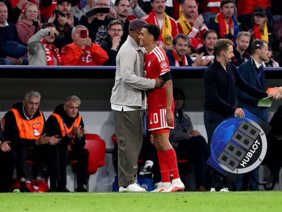 FUSSBALL CHAMPIONS LEAGUE SAISON 2026 2027 Vorrunde 1. Spieltag 10.09.2026 FC Bayern Muenchen - FK Bodoe Glimt Trainer Vincent Kompany (li, FC Bayern Muenchen) auswechslung von Jamal Musiala (re, FC Bayern Muenchen)