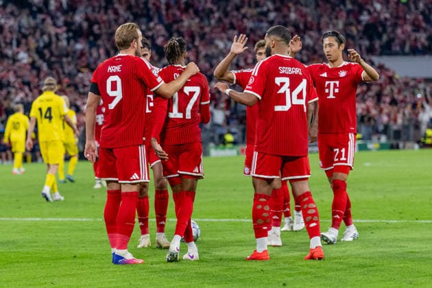 Die Muenchner bejubeln mit Michael Olise (FC Bayern Muenchen, 17) dessen Tor zum 4:0 GER, FC Bayern Muenchen vs. FK Bodo Glimt, Fussball, UEFA Champions League, Ligaphase, 1. Spieltag, Spielzeit 2026 2027, 10.09.2026 (DFL DFB REGULATIONS PROHIBIT ANY USE OF PHOTOGRAPHS as IMAGE SEQUENCES and or QUASI-VIDEO). Foto: HMB Media Heike Feiner Copyright: HMBxMedia HeikexFeiner