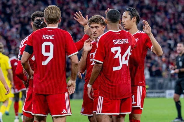 Die Muenchner bejubeln mit Michael Olise (FC Bayern Muenchen, 17) dessen Tor zum 4:0 GER, FC Bayern Muenchen vs. FK Bodo Glimt, Fussball, UEFA Champions League, Ligaphase, 1. Spieltag, Spielzeit 2026 2027, 10.09.2026 (DFL DFB REGULATIONS PROHIBIT ANY USE OF PHOTOGRAPHS as IMAGE SEQUENCES and or QUASI-VIDEO). Foto: HMB Media Heike Feiner Copyright: HMBxMedia HeikexFeiner