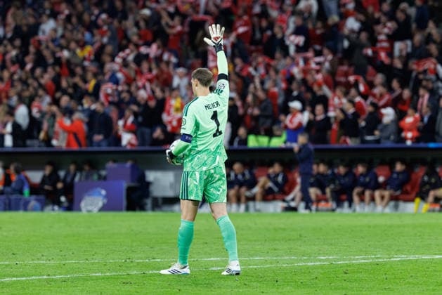 Manuel Neuer (1, FC Bayern München) zeigt es an, Tor zum 5 : 0 beim Spiel zwischen FC Bayern München v FK Bodo Glimt, Fussball, Herren, UEFA Champions League, 2026 2027, 1.Spieltag am 10.09.2026 in München, Allianz Arena. Bayern Deutschland