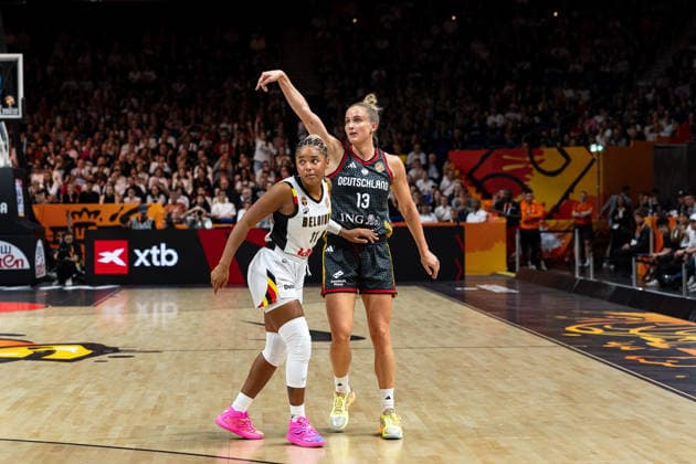 Leonie Fiebich (Deutschland, 13) nach dem Wurf, Maxuella Lisowa Mbaka (Belgien, 31), GER, Belgien vs. Deutschland, Basketball, FIBA Women s World Cup 2026, Viertelfinale, 10.09.2026 GER, Belgien vs. Deutschland, Basketball, FIBA Women s World Cup 2026, Viertelfinale, 10.09.2026 Berlin Copyright: xEibner-Pressefoto MaxxVincenx EP_MVN