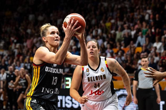 Leonie Fiebich (Deutschland, 13) beim Wurf, Billie Massey (Belgien, 34), GER, Belgien vs. Deutschland, Basketball, FIBA Women s World Cup 2026, Viertelfinale, 10.09.2026 GER, Belgien vs. Deutschland, Basketball, FIBA Women s World Cup 2026, Viertelfinale, 10.09.2026 Berlin Copyright: xEibner-Pressefoto MaxxVincenx EP_MVN