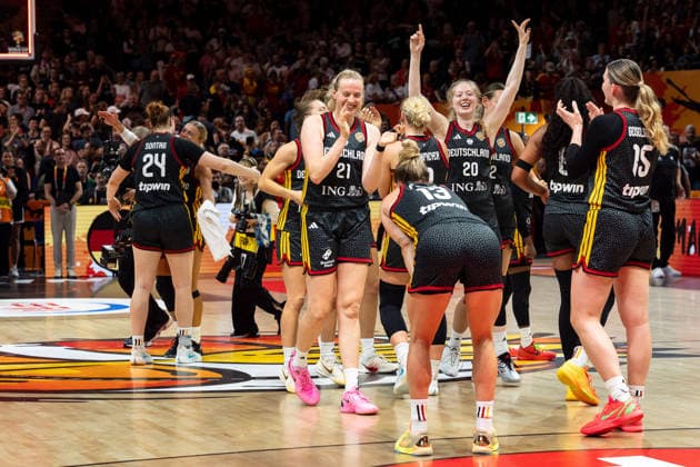 Lina Sontag (Deutschland, 24), Alexandra Wilke (Deutschland, 03), Marie Guelich (Deutschland, 21), Leonie Fiebich (Deutschland, 13), Emma Eichmeyer (Deutschland, 09), Frieda Buehner (Deutschland, 20), Luisa Geiselsoder (Deutschland, 15) jubelt Jubel nach Sieg Spielende, GER, Belgien vs. Deutschland, Basketball, FIBA Women s World Cup 2026, Viertelfinale, 10.09.2026 GER, Belgien vs. Deutschland, Basketball, FIBA Women s World Cup 2026, Viertelfinale, 10.09.2026 Berlin Copyright: xEibner-Pressefoto MaxxVincenx EP_MVN