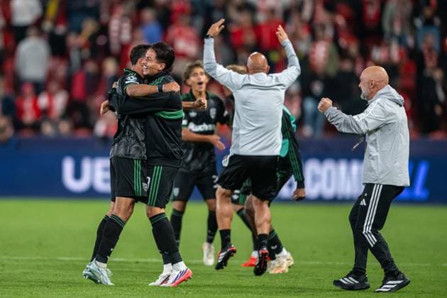 Team RC Lens a win celebrates during UEFA Champions league match, SK Slavia Praha - RC Lens , 10 september 2026, Fortuna Arena, Praha, Czech republic Copyright: xMICHALxFAJT,ZOSPORTU.SKx MAJ_4293