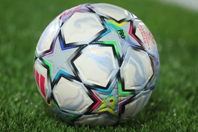 IPA88370606 - Official match ball used during the UEFA Champions League 2026 27 season soccer match between Como 1907 and RB Leipzig on September 10, 2026, at Giuseppe Sinigaglia Stadium in Como, Italy. Photo by Nderim KACELI  Copyright: xNderimxKaceli IPAxSportx xx IPA88370606