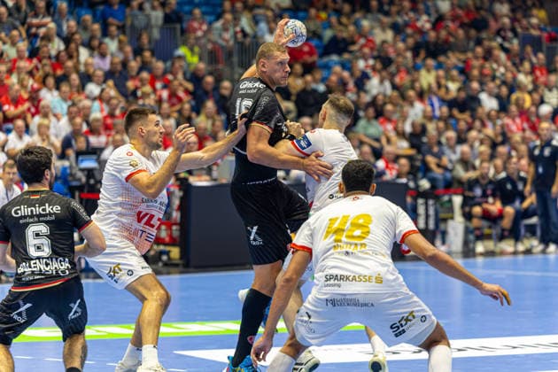KASSEL, GERMANY - SEPTEMBER 10: Dainis Kristoppans (MT Melsungen, 10) with ball during the EHF Champions League, match between MT Melsungen vs. HC Vardar 1961 at Rothenbach-Halle on September 10, 2026 in Kassel, Germany. Hessen Germany Copyright: xBEAUTIFULxSPORTS Freudensteinx