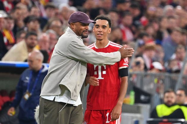 Trainer Vincent KOMPANY (Bayern Muenchen) mit Jamal MUSIALA (Bayern Muenchen) nach Auswechslung. Fussball Champions League,Saison 2026 27, Ligaphase FC Bayern Muenchen -Bodoe Glimt 5-0 am 10.09.2026.