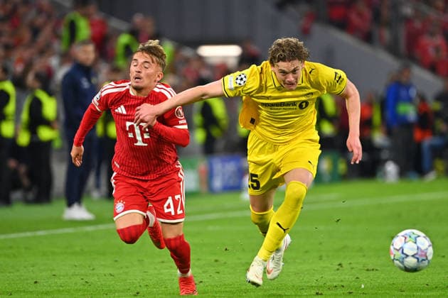 Lennart KARL (Bayern Muenchen), Aktion,Zweikampf gegen Isak Maeaettae (Glimt). Fussball Champions League,Saison 2026 27, Ligaphase FC Bayern Muenchen -Bodoe Glimt 5-0 am 10.09.2026.