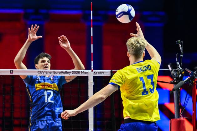 260910 Mattia Bottolo of Italy and Axel Enlund of Sweden during the CEV EuroVolley 2026 group stage volleyball match between Italy and Sweden on September 10, 2026 in Naples. Photo: Domenico Cippitelli BILDBYRAN COP 18 XY0128 volleyboll volleyball volleyboll-em italien sverige cev eurovolley 2026 italy sweden bbeng em Copyright: DomenicoxCippitelli BB260910ZZ003