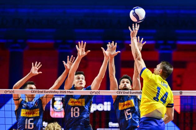 260910 Yuri Romano, Giovanni Sanguinetti and Daniele Lavia of Italy against Jacob Link of Sweden during the CEV EuroVolley 2026 group stage volleyball match between Italy and Sweden on September 10, 2026 in Naples. Photo: Domenico Cippitelli BILDBYRAN COP 18 XY0128 volleyboll volleyball volleyboll-em italien sverige cev eurovolley 2026 italy sweden bbeng em Copyright: DomenicoxCippitelli BB260910ZF001