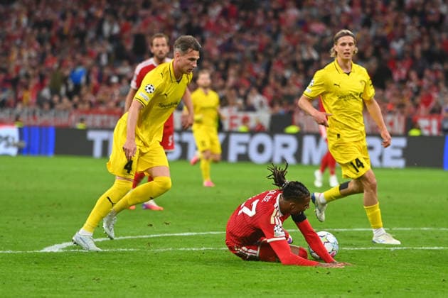 Odin Bjoertuft (Glimt) ,Aktion,Zweikampf gegen Michael OLISE (Bayern Muenchen),Notbremse,Rote Karte,Platzverweis. Fussball Champions League,Saison 2026 27, Ligaphase FC Bayern Muenchen -Bodoe Glimt 5-0 am 10.09.2026.