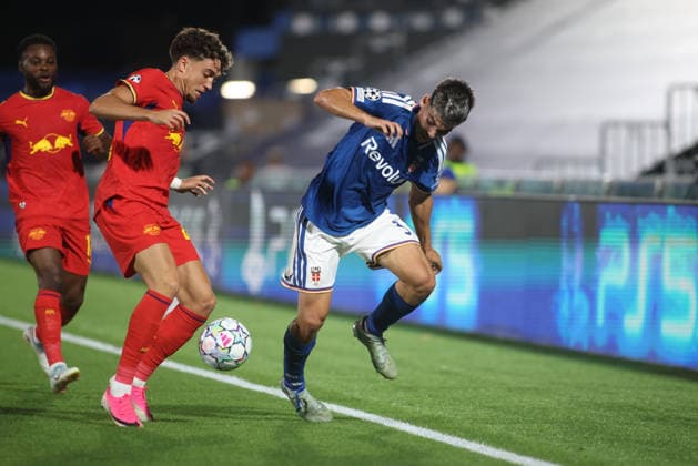IPA88372700 - Alex Valle of Como 1907 during the 2026–27 UEFA Champions League soccer match between Como 1907 and RB Leipzig on September 10, 2026, at Giuseppe Sinigaglia Stadium in Como, Italy. Photo by Nderim KACELI  Copyright: xNderimxKaceli IPAxSportx xx IPA88372700