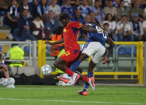 SOCCER - UEFA Champions League - Como 1907 vs. RB Leipzig Photo by IPA ABACAPRESS.COM88372711 - Castello Lukeba of RB Leipzig and Moise Kean of Como 1907 during the UEFA Champions League 2026–27 season soccer match between Como 1907 and RB Leipzig on September 10, 2026, at Giuseppe Sinigaglia Stadium in Como, Italy. Photo by Nderim KACELI Como Italy  Copyright: xIPAxSport ABACAx