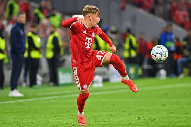 Lennart KARL (Bayern Muenchen) am Ball, Aktion,Einzelaktion,Einzelbild, Freisteller,Ganzkoerperaufnahme,ganze Figur. Fussball Champions League,Saison 2026 27, Ligaphase FC Bayern Muenchen -Bodoe Glimt 5-0 am 10.09.2026.