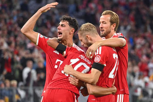 Torjubel um Jamal MUSIALA (Bayern Muenchen) mit li:Aleksandar PAVLOVIC (Bayern Muenchen) , Konrad LAIMER (Bayern Muenchen),Harry KANE (Bayern Muenchen) nach Tor zum 1-0, Jubel,Freude,Begeisterung, Aktion, Fussball Champions League,Saison 2026 27, Ligaphase FC Bayern Muenchen -Bodoe Glimt 5-0 am 10.09.2026.