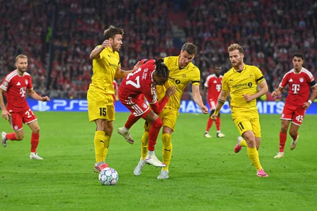 v.li:Fredrik Bjoerka (Glimt),Michael OLISE (Bayern Muenchen), Odin Bjoertuft (Glimt),Ole Didrik Blomberg (Glimt), Aktion,Zweikampf. Fussball Champions League,Saison 2026 27, Ligaphase FC Bayern Muenchen -Bodoe Glimt 5-0 am 10.09.2026.