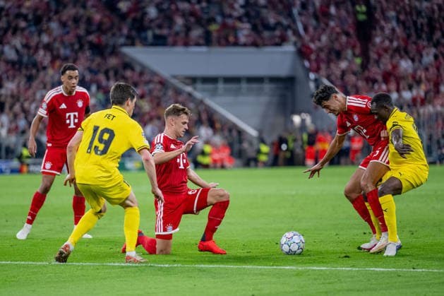 Kampf um den Ball Zweikampf zwischen Aleksandar Pavlovic (FC Bayern Muenchen, 45) und Joshua Kitolano (FK Bodo Glimt, 16), links Joshua Kimmich (FC Bayern Muenchen, 06) GER, FC Bayern Muenchen vs. FK Bodo Glimt, Fussball, UEFA Champions League, Ligaphase, 1. Spieltag, Spielzeit 2026 2027, 10.09.2026 (DFL DFB REGULATIONS PROHIBIT ANY USE OF PHOTOGRAPHS as IMAGE SEQUENCES and or QUASI-VIDEO). Foto: HMB Media Heike Feiner Copyright: HMBxMedia HeikexFeiner