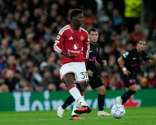 Manchester United, ManU v Sabah FK, UEFA Champions League Kobbie Mainoo of Manchester United passes the ball during the Manchester United v Sabah FK UEFA Champions League 1st Round match at Old Trafford, Manchester, England on 10 September 2026 Credit: Steve Flynn Every Second Media Editorial use only. All images are copyright Every Second Media Limited. No images may be reproduced without prior permission. Copyright: xIMAGO EveryxSecondxMediax ESM-2151-0115 StevexFlynnx xEveryxSecondxMediax