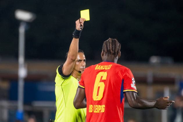 Ezechiel Banzuzi seen during UEFA Champions League 2026 2027 league phase game between teams of Como 1907 and RB Leipzig (Martin Cocciolo Ball Raw Images) Como Stadio Giuseppe Sinigaglia Italy Copyright: xMartinxCocciolox COMRBL-29