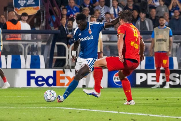 Assane Diao and Willi Orban seen during UEFA Champions League 2026 2027 league phase game between teams of Como 1907 and RB Leipzig (Martin Cocciolo Ball Raw Images) Como Stadio Giuseppe Sinigaglia Italy Copyright: xMartinxCocciolox COMRBL-6