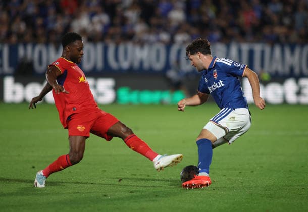 SOCCER - UEFA Champions League - Como 1907 vs. RB Leipzig Photo by IPA ABACAPRESS.COM88372472 - Martin Baturina of Como 1907 and Ridle Baku of RB Leipzig during the UEFA Champions League 2026–27 season soccer match between Como 1907 and RB Leipzig on September 10, 2026, at the Giuseppe Sinigaglia Stadium in Como, Italy. Photo by Nderim KACELI Como Italy  Copyright: xIPAxSport ABACAx