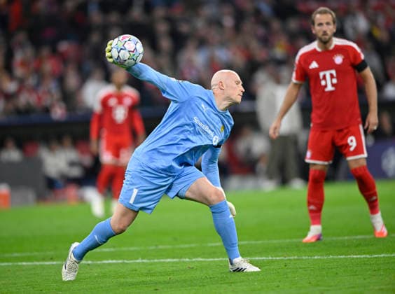 Torwart Julian Faye Lund FK Bodoe Glimt (01) Aktion Abwurf Harry Kane FC Bayern Muenchen FCB (09) FC Bayern Muenchen FCB vs Bodoe Glimt 10.09.2026 DFL REGULATIONS PROHIBIT ANY USE OF PHOTOGRAPHS AS IMAGE SEQUENCES AND OR QUASI-VIDEO FC Bayern Muenchen FCB vs Bodoe Glimt