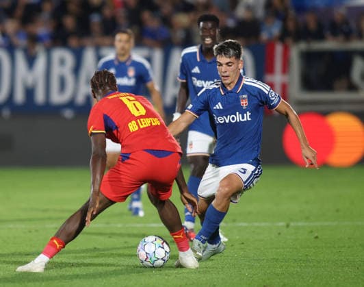 SOCCER - UEFA Champions League - Como 1907 vs. RB Leipzig Photo by IPA ABACAPRESS.COM88372446 - Alex Valle of Como 1907 and Ezechiel Banzuzi of RB Leipzig during the UEFA Champions League 2026–27 season soccer match between Como 1907 and RB Leipzig on September 10, 2026, at Giuseppe Sinigaglia Stadium in Como, Italy. Photo by Nderim KACELI Como Italy  Copyright: xIPAxSport ABACAx