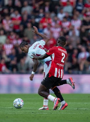 Kaua Elias of FC Shakhtar Donetsk fights for the ball with Lutsharel Geertruida of PSV Eindhoven during UEFA Champions League - Matchday 1 - PSV Eindhoven vs FC Shakhtar Donetsk (Ruslan Taran Ball Raw Images) Eindhoven Philips Stadion Netherlands Copyright: xRuslanxTaranx RUS_PSV-SHA-0178