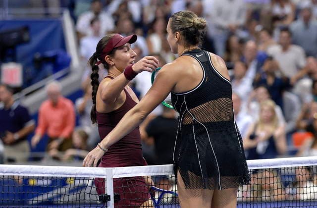 US Open tennis tournament - Day 12 Aryna Sabalenka (R) of Belarus salutes Jessica Pegula (L) of the USA after winning their Women s Singles Semifinals match of the US Open Tennis Championships at the USTA Billie Jean King National Tennis Center in Flushing Meadows, New York, USA, 10 September 2026. FLUSHING MEADOWS NEW YORK United States  Copyright: xCRISTOBALxHERRERA-ULASHKEVICHx