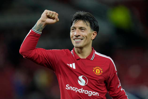 Manchester United, ManU v Sabah FK, UEFA Champions League Lisandro Martinez of Manchester United salutes the fans after the Manchester United v Sabah FK UEFA Champions League 1st Round match at Old Trafford, Manchester, England on 10 September 2026 Credit: Steve Flynn Every Second Media Editorial use only. All images are copyright Every Second Media Limited. No images may be reproduced without prior permission. Copyright: xIMAGO EveryxSecondxMediax ESM-2151-0251 StevexFlynnx xEveryxSecondxMediax