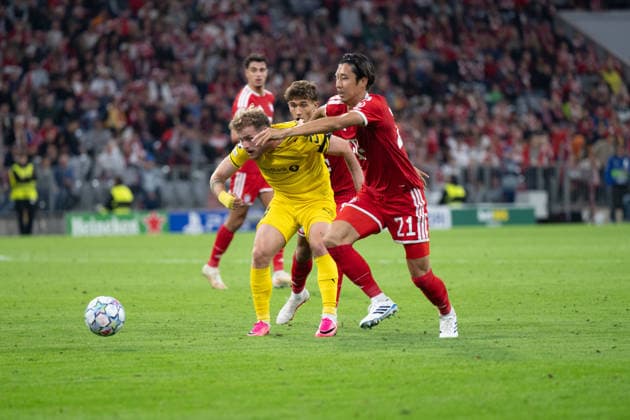 GER, Bavaria, Munich, Fussball, FC Bayern Muenchen - FK Bodo Glimt, at the Allianz Arena, Munich, Champions League, League phase, Matchday 1, September 10, 2026, from left: Ole Didrik Blomberg (FK Bodo Glimt, 11), Hiroki Ito (FC Bayern Muenchen, 21), im Zweikampf um den Ball UEFA regulations prohibit any use of photographs as image sequences and or quasi-video, Copyright: HMB-Media MichaelxNibel