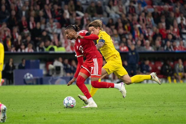 GER, Bavaria, Munich, Fussball, FC Bayern Muenchen - FK Bodo Glimt, at the Allianz Arena, Munich, Champions League, League phase, Matchday 1, September 10, 2026, from left: Michael Akpovie Olise (FC Bayern Muenchen, 17), Patrick Berg (FK Bodo Glimt, 7), im Angriff UEFA regulations prohibit any use of photographs as image sequences and or quasi-video, Copyright: HMB-Media MichaelxNibel