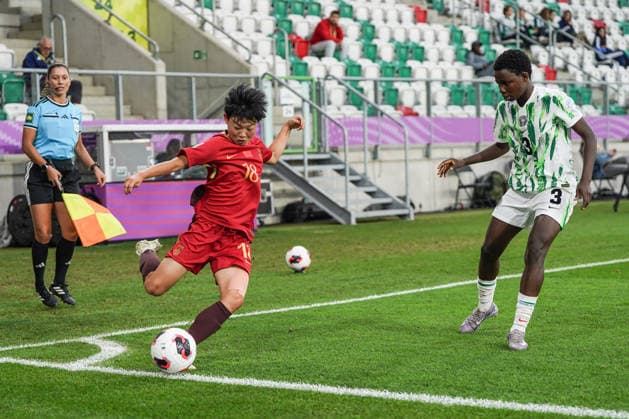(260911) -- SOSNOWIEC, Sept. 11, 2026 -- Xiao Yafei (C) of China shoots past Victory Luck of Nigeria during the Group F match between China and Nigeria at the FIFA U20 Women s World Cup Poland 2026 in Sosnowiec, Poland, Sept. 10, 2026. ) (SP)POLAND-SOSNOWIEC-FOOTBALL-FIFA U20 WOMEN S WORLD CUP-CHINA VS NIGERIA PengxZiyang 