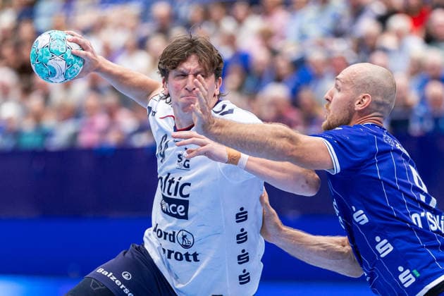(L-R) Lasse Moeller (SG Flensburg-Handewitt, 64) im Zweikampf mit Christian O Sullivan (TBV Lemgo Lippe, 09) GER, TBV Lemgo Lippe vs. SG Flensburg-Handewitt, Handball, 1. Bundesliga, 4. Spieltag, Spielzeit 2026 2027, 10.09.2026 GER, TBV Lemgo Lippe vs. SG Flensburg-Handewitt, Handball, 1. Bundesliga, 4. Spieltag, Spielzeit 2026 2027, 10.09.2026 Lemgo Copyright: xEibner-Pressefoto JanxRollingerx EP_JSK