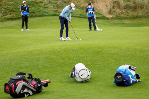 2026 Amgen Irish Open - Second Round, Trump International Golf Links, Doonbeg 11 9 2026 Tom McKibbin puts for birdie on the first Tom McKibbin puts for birdie on the first 11 9 2026  Copyright: xx BB2_3492