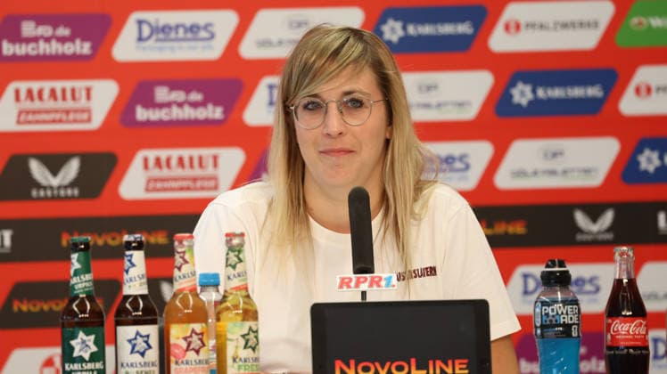 10.09.2026, xrekx, Fussball 2.Bundesliga , 1.FC Kaiserslautern - Pressekonferenz v.l. Ann-Kathrin Beisiegel-Hauck Pressesprecherin (1.FC Kaiserslautern) Kaiserslautern *** September 10, 2026, xrekx, Soccer, 2. Bundesliga, 1. FC Kaiserslautern Press Conference with Ann Kathrin Beisiegel Hauck, Press Officer for 1. FC Kaiserslautern, Kaiserslautern