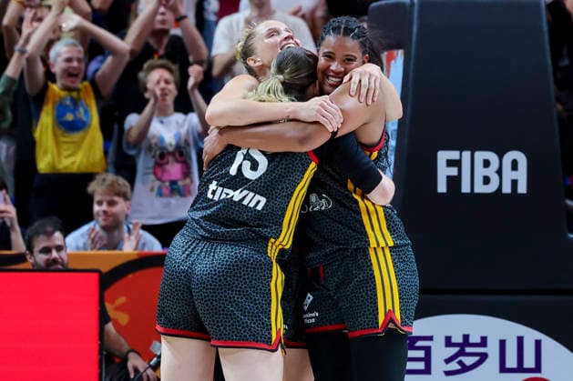 Luisa Geiselsoder (Germany) Leonie Fiebich (Germany) und Nyara Sabally (Germany) cheer during the FIBA Women s Basketball World Cup Germany 2026 Quarter-Final match between Belgium and Germany at Berlin Arena on September 10, 2026 in Berlin, Germany. (Photo by Marco Steinbrenner DeFodi Images) -