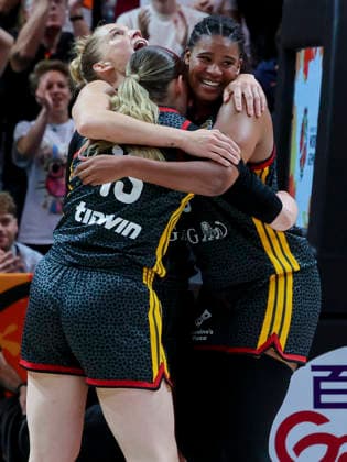 Luisa Geiselsoder (Germany) Leonie Fiebich (Germany) und Nyara Sabally (Germany) cheer during the FIBA Women s Basketball World Cup Germany 2026 Quarter-Final match between Belgium and Germany at Berlin Arena on September 10, 2026 in Berlin, Germany. (Photo by Marco Steinbrenner DeFodi Images) -