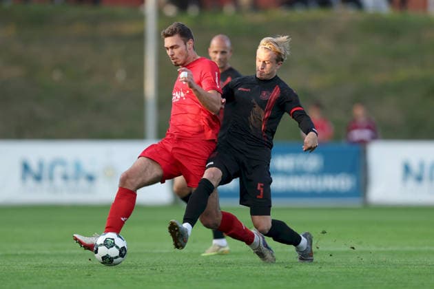 11.09.2026, Herren, Fussball, Saison 2026 2027, Regionalliga Bayern, 8. Spieltag: TSV Aubstadt - SpVgg Unterhaching Max Grimm ( 9, TSV Aubstadt) und Ben Luca Westermeier ( 5, SpVgg Unterhaching) Sulzfeld Schulstadion Aubstadt (NGN Arena) Bayern Deutschland